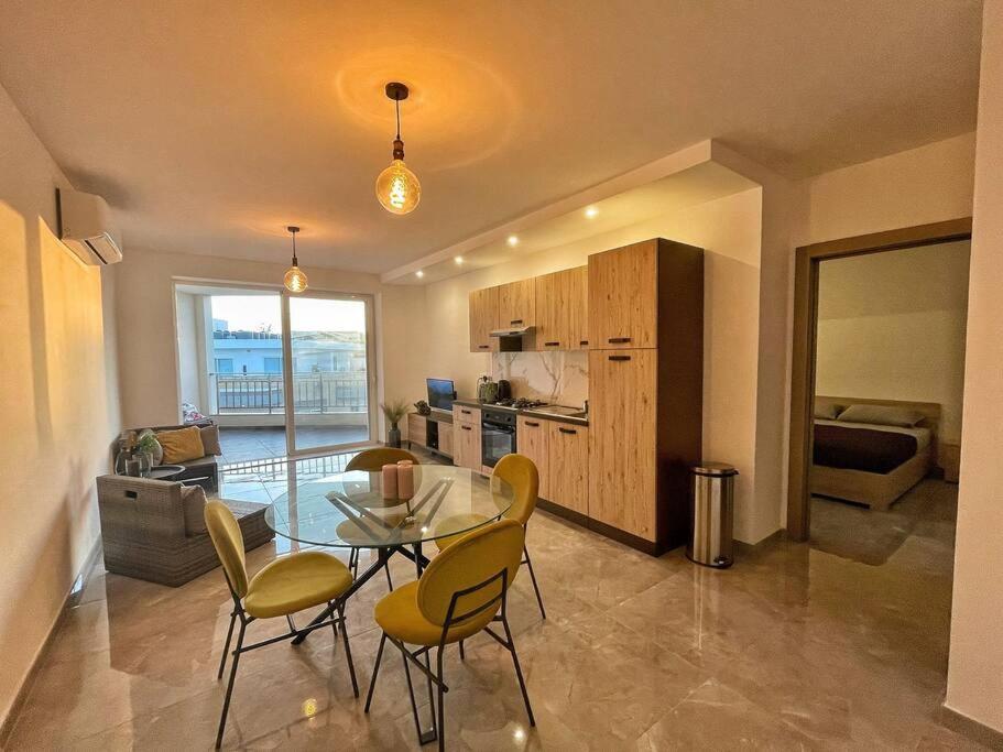 Modern 1 Bedroom Apartment 400M Away From The Sea St. Paul's Bay Esterno foto